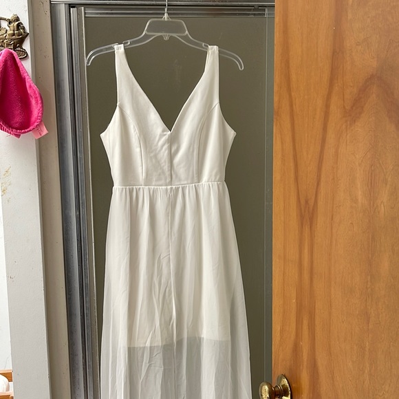 Beautiful White Dress - Picture 1 of 5